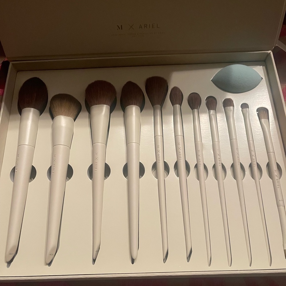 Makeupbyariel x Morphe full face brush set